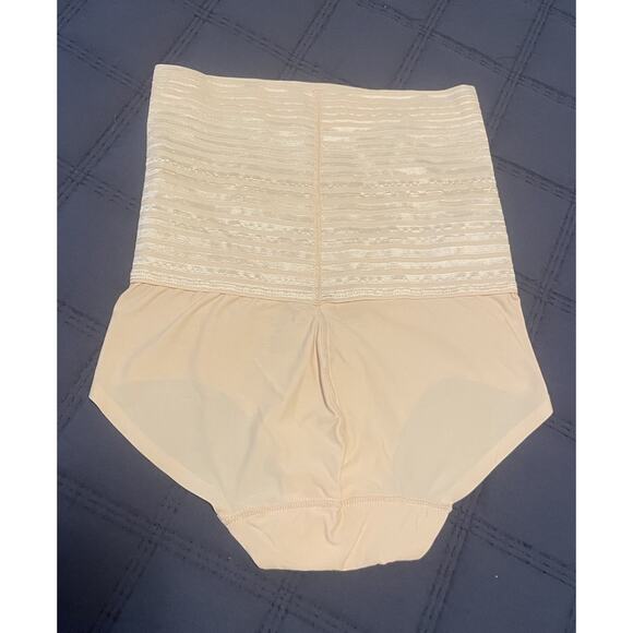 NWOT Adrienne Vittadini Women’s Nude Shape Wear Size Medium Elastic Waist - Picture 2 of 3